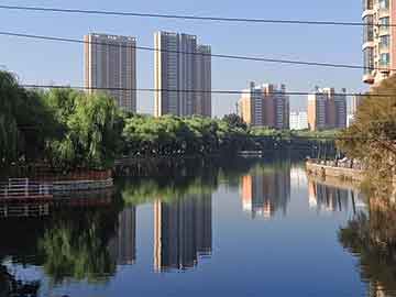 爱上海：Summer Fun Place： Enjoy a Variety of Activities at Shanghai's Garden of Eden Water Park!